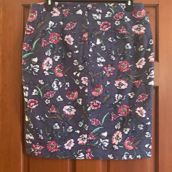 Ann Taylor Loft flower skirt size 14. - Picture 3 of 7